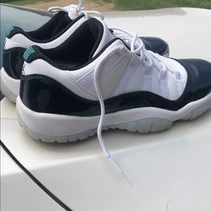 Jordan size 6.5 Y 7Women